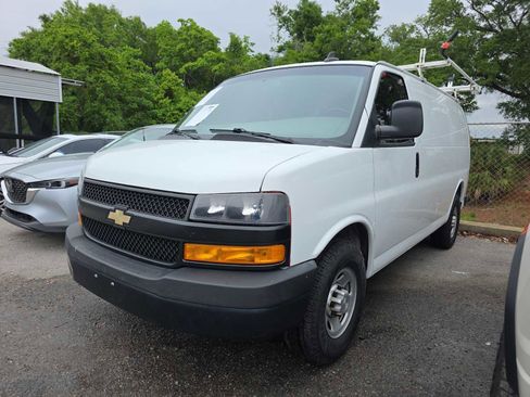 Used 2020 Chevrolet Express 2500 w/ Driver Convenience Package RWD image 4