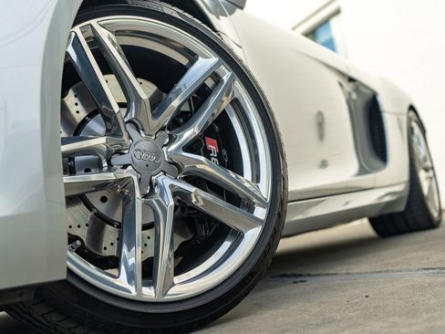 Used 2014 Audi R8 V10 image 9