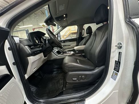 Certified 2024 Kia Carnival LX image 15