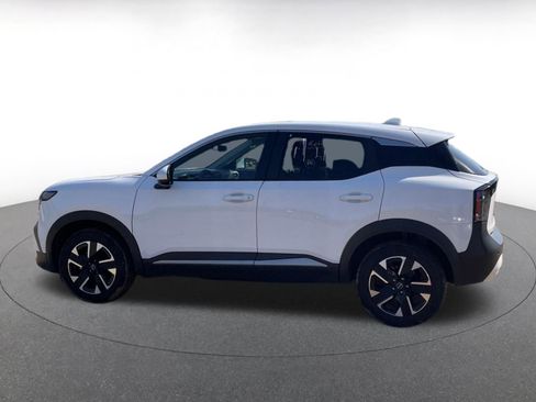 Used 2025 Nissan Kicks SV image 10