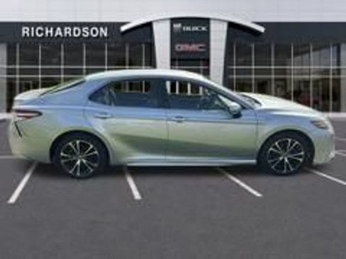 Used 2018 Toyota Camry SE w/ Convenience Package FWD image 4