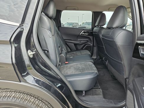 Used 2024 Mitsubishi Outlander SE image 25