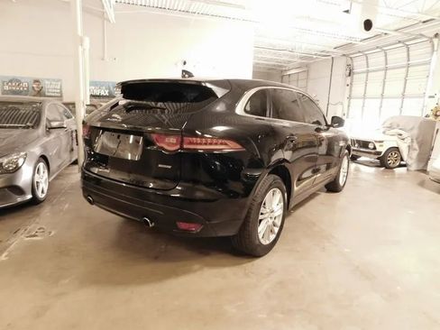 Used 2017 Jaguar F-PACE Prestige image 2