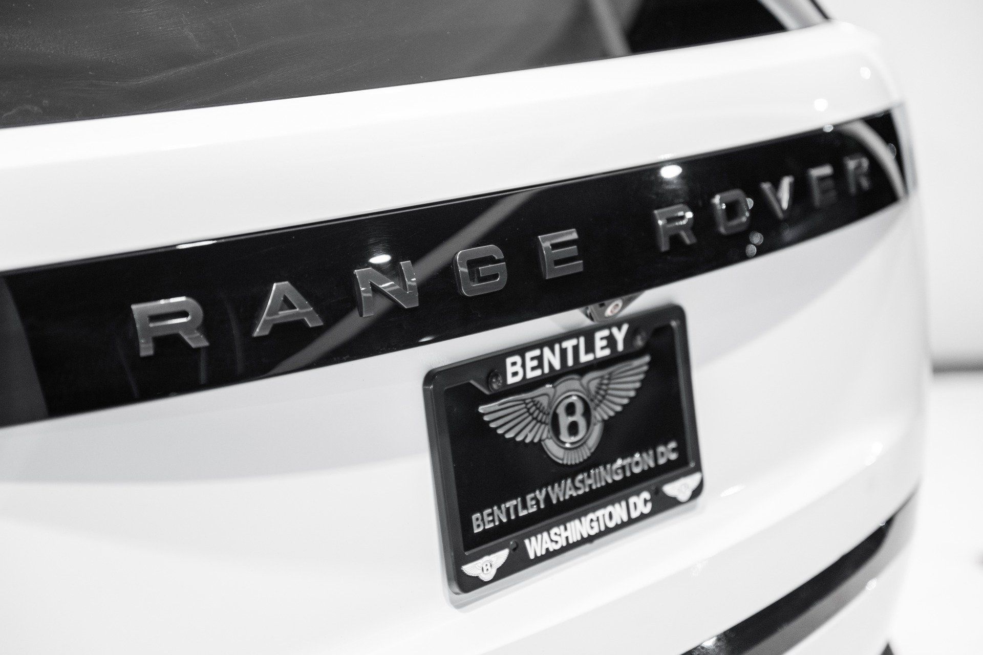 Used 2025 Land Rover Range Rover SE AWD/4WD image 12