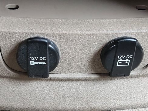 Used 2011 Chrysler Town & Country Touring-L image 20