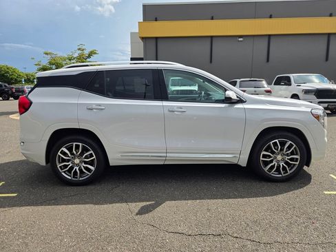 Used 2024 GMC Terrain Denali w/ Denali Premium Package AWD/4WD image 8