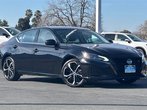 Used 2024 Nissan Altima 2.5 SR image 2
