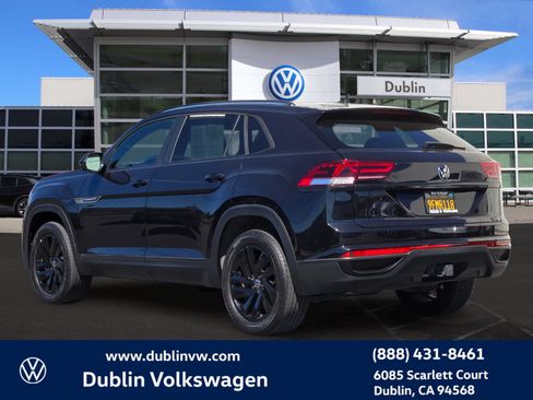 Used 2023 Volkswagen Atlas Cross Sport SE w/ Panoramic Sunroof Package FWD image 6