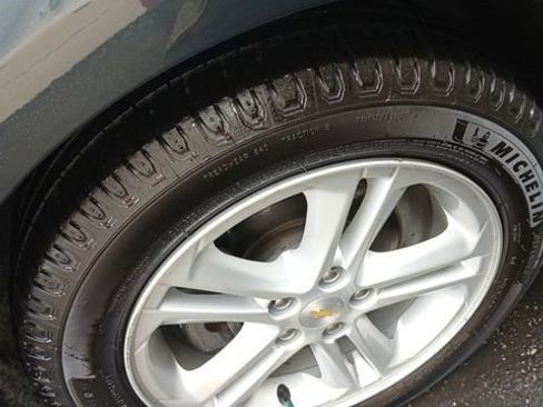 Used 2017 Chevrolet Cruze LT w/ Convenience Package image 8