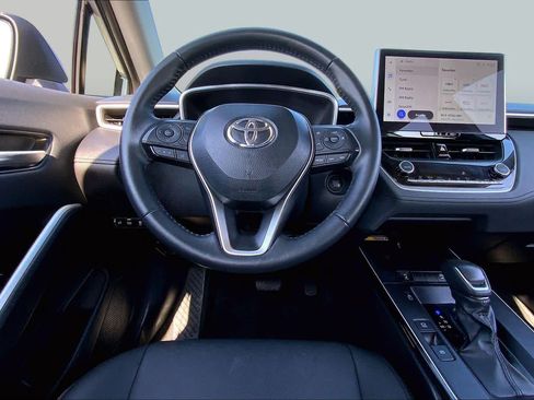 Used 2026 Toyota Corolla Cross XLE FWD image 6
