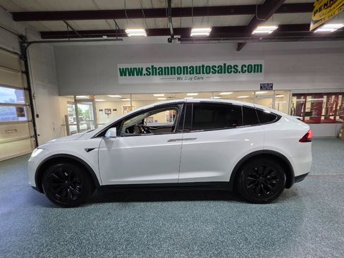 Used 2018 Tesla Model X 75D AWD/4WD image 11