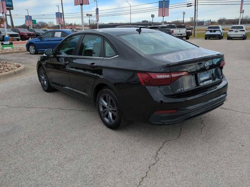 Used 2024 Volkswagen Jetta SE image 6