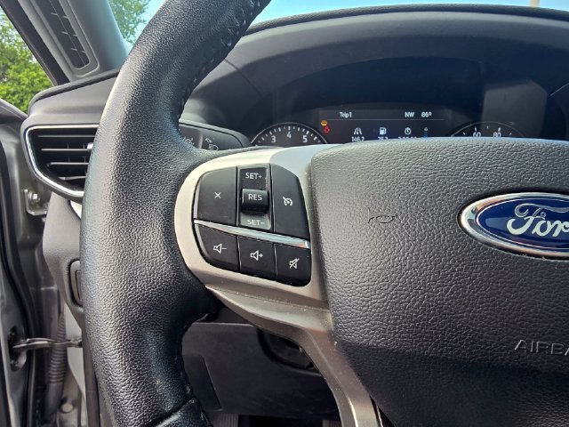 Used 2024 Ford Explorer XLT w/ Equipment Group 202A AWD/4WD image 31