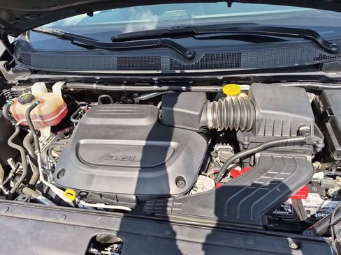 Used 2024 Chrysler Pacifica Touring-L FWD image 37