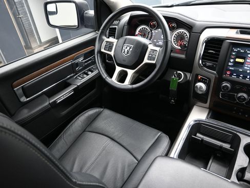 Used 2018 RAM 1500 Laramie RWD image 24