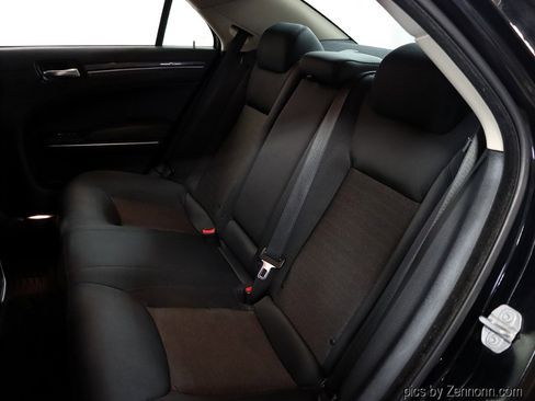 Used 2018 Chrysler 300 Touring image 13