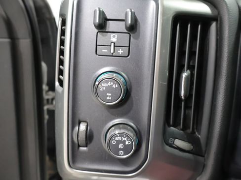 Used 2018 Chevrolet Silverado 1500 LT w/ All Star Edition AWD/4WD image 32