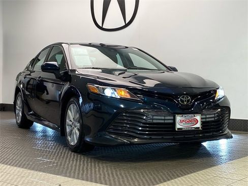 Used 2020 Toyota Camry LE image 2