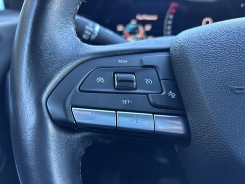 Used 2025 Cadillac XT4 Premium Luxury image 27