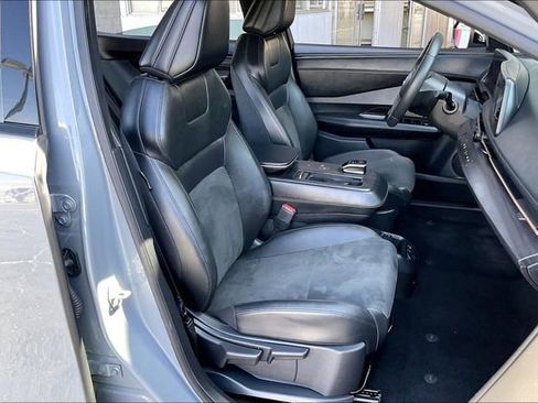 Used 2025 Nissan Ariya FWD image 6
