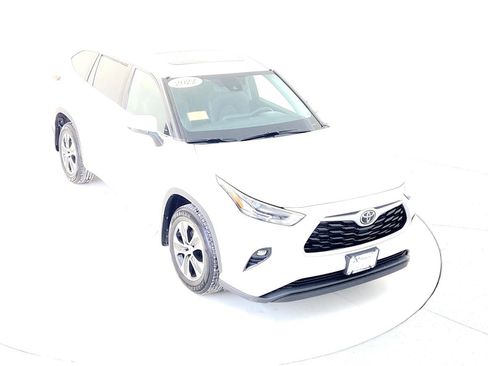 Certified 2022 Toyota Highlander XLE image 13