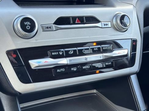 Certified 2022 Ford Explorer XLT image 25