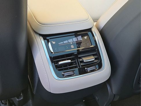 New 2026 Volvo XC90 B6 Ultra image 16