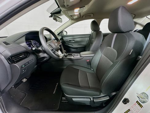 Used 2025 Nissan Sentra SV image 13