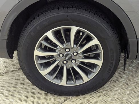 Used 2022 Lincoln Nautilus Reserve w/ Luxury Package image 12