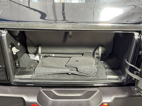 Used 2024 Jeep Wrangler Sport S image 32