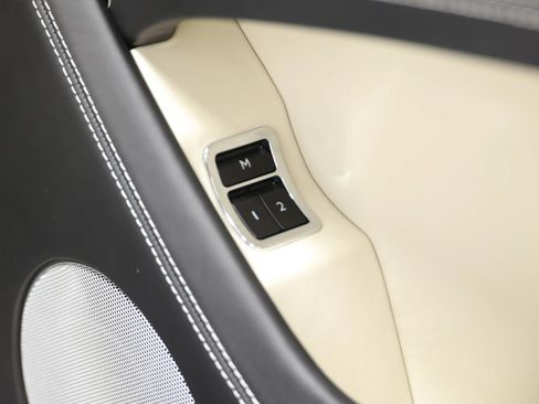 Used 2017 Bentley Bentayga AWD/4WD image 73