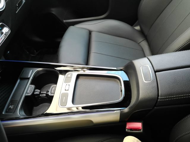 Used 2024 Mercedes-Benz GLB 250 w/ Driver Assistance Package image 44