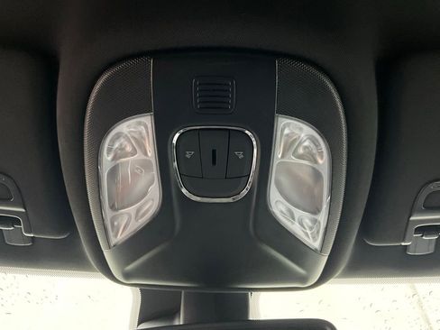 Used 2025 Jeep Compass Latitude image 16