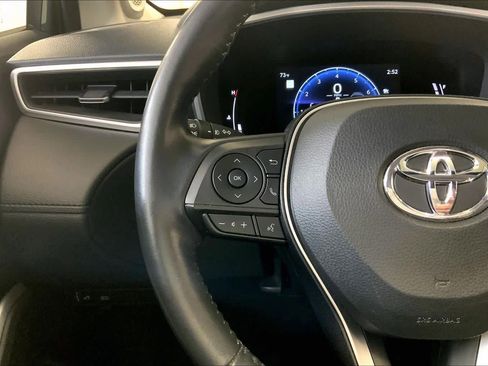 Used 2023 Toyota Corolla Cross XLE image 23