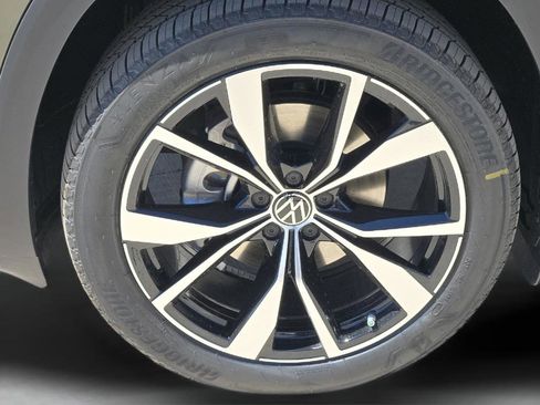 New 2026 Volkswagen Atlas Cross Sport SEL Premium R-Line AWD/4WD image 8