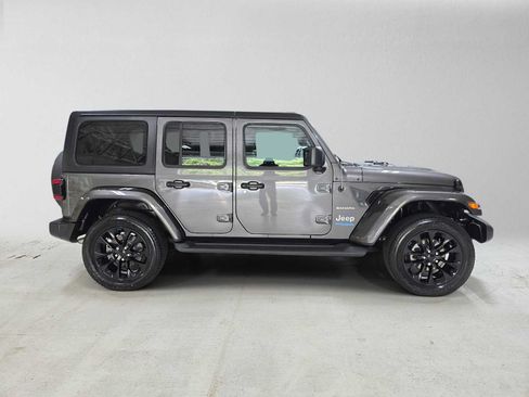 Used 2022 Jeep Wrangler Unlimited Sahara AWD/4WD image 2
