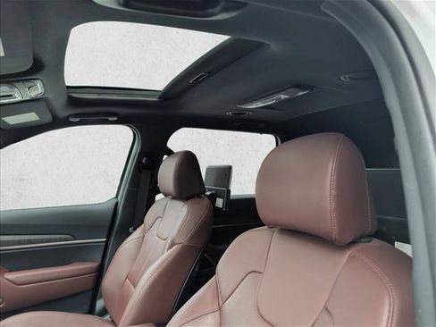 Used 2023 Kia Telluride EX w/ EX Captain's Chair Package AWD/4WD image 12