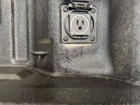 Used 2024 Chevrolet Silverado 2500 Custom w/ Custom Convenience Package image 10