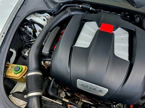 Used 2015 Porsche Panamera S w/ Premium Package image 62