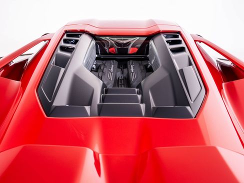 Used 2024 Lamborghini Revuelto image 15