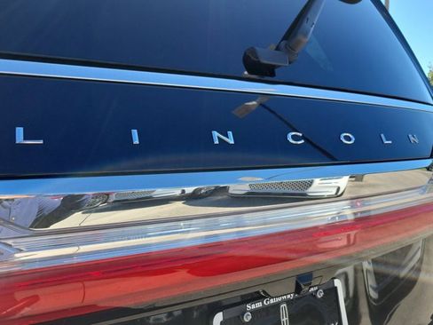 Certified 2020 Lincoln Navigator L Reserve w/ Luxury Package image 11