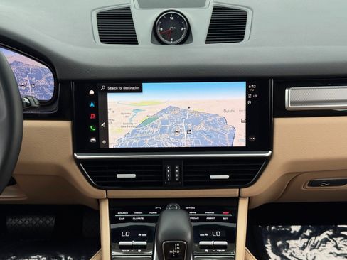 Used 2023 Porsche Cayenne Platinum Edition image 25