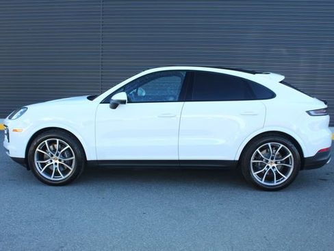 Certified 2025 Porsche Cayenne Coupe image 2