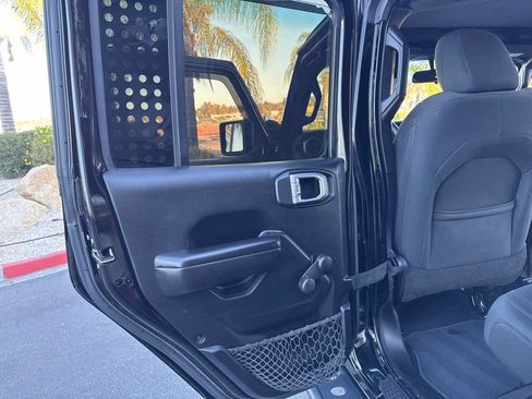 Used 2018 Jeep Wrangler Unlimited Sport image 31