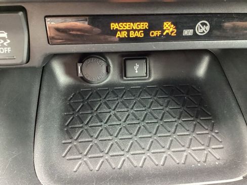 Used 2022 Toyota RAV4 XLE image 22