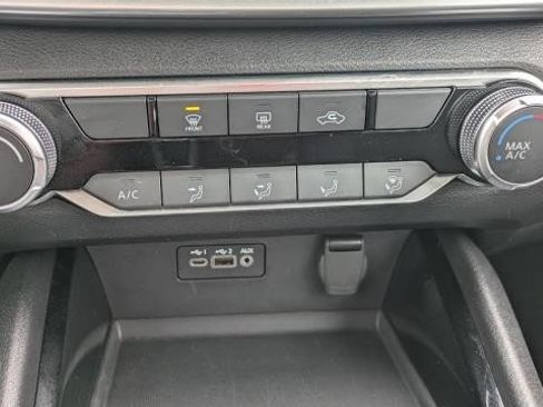 Used 2024 Nissan Altima 2.5 SV image 11