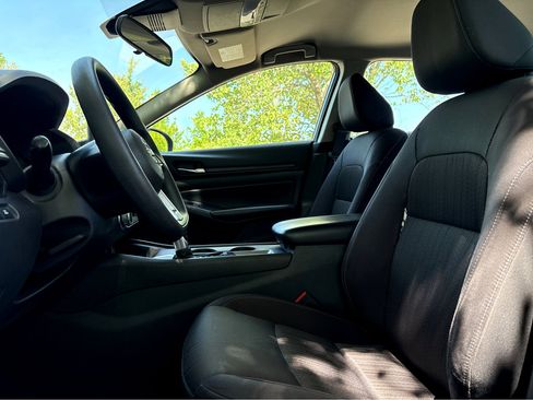 Certified 2025 Nissan Altima 2.5 SV FWD image 9