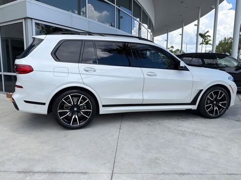 Used 2022 BMW X7 xDrive40i w/ M Sport Package AWD/4WD image 19
