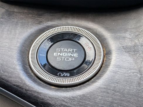 Used 2021 Jeep Grand Cherokee L Limited w/ Luxury Tech Group II image 32