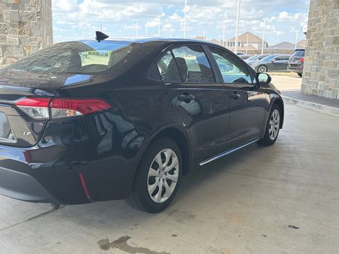 Certified 2024 Toyota Corolla LE FWD image 3